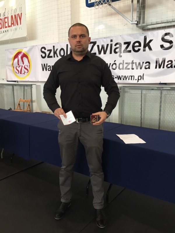 Dyrektor sportowy Hubert Karpiński odznaczony brązową odznaką